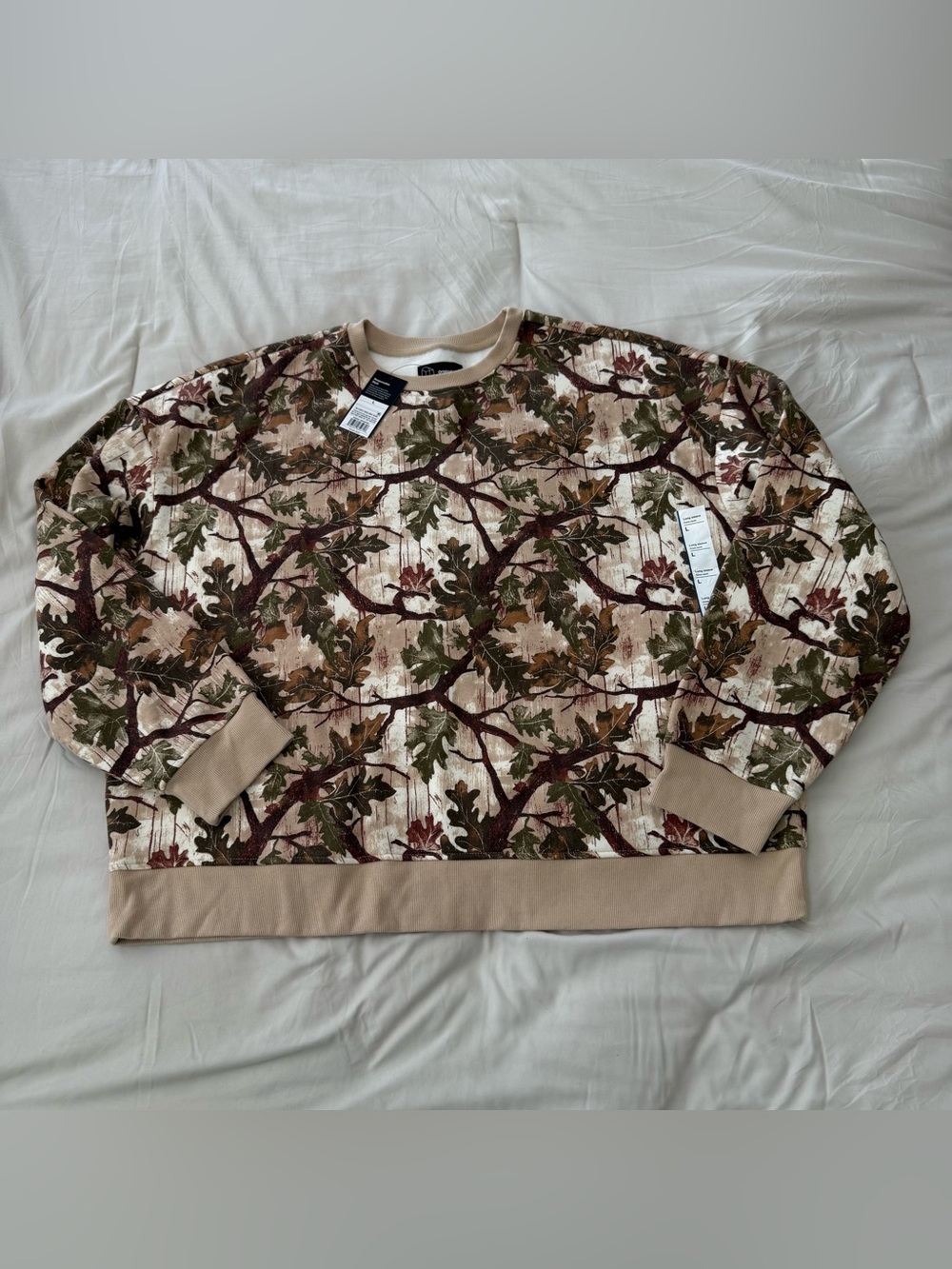 Original Use Crewneck Sweater with Autumn Leaf Print size L